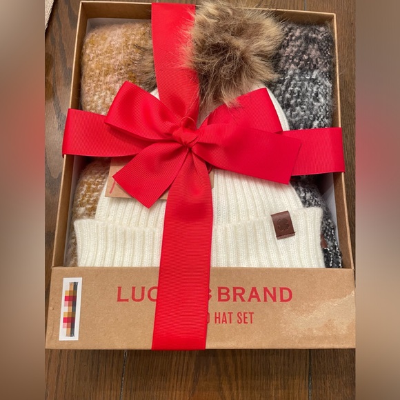 Lucky Brand scarf and hat set - Picture 1 of 2